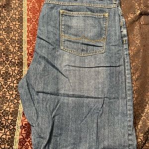 Wrangler Jeans Co. Straight Fit 42x30, 54 percent cotton 46 percent polyester.